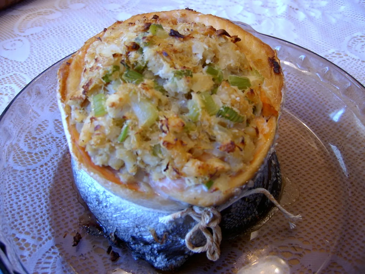 Лосось з морепродуктовим фаршем