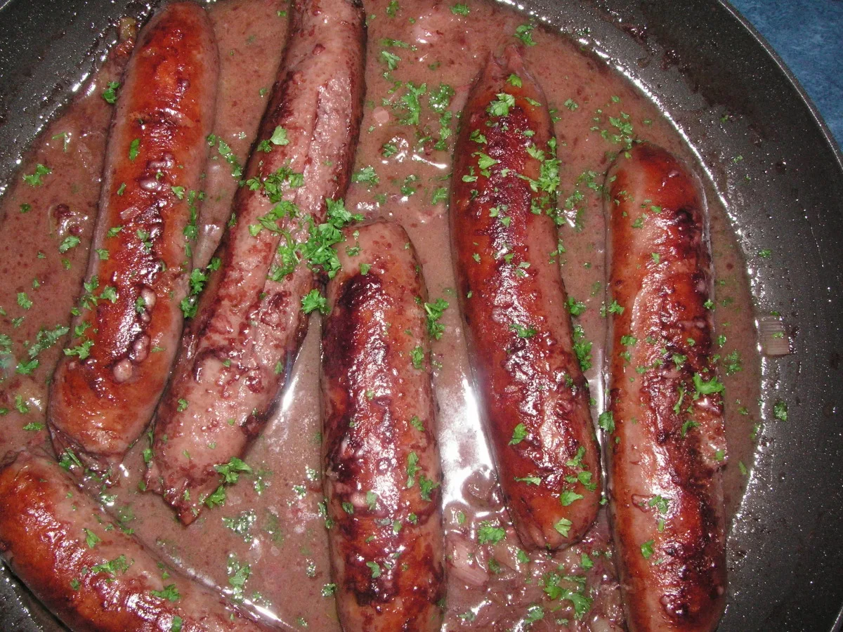 Sausages Braised in White Wine