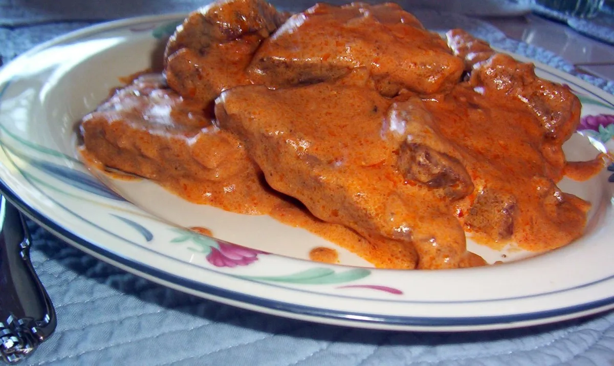 Schweizersteg Med Surfløde- Danish Sour-Cream Swiss Steak