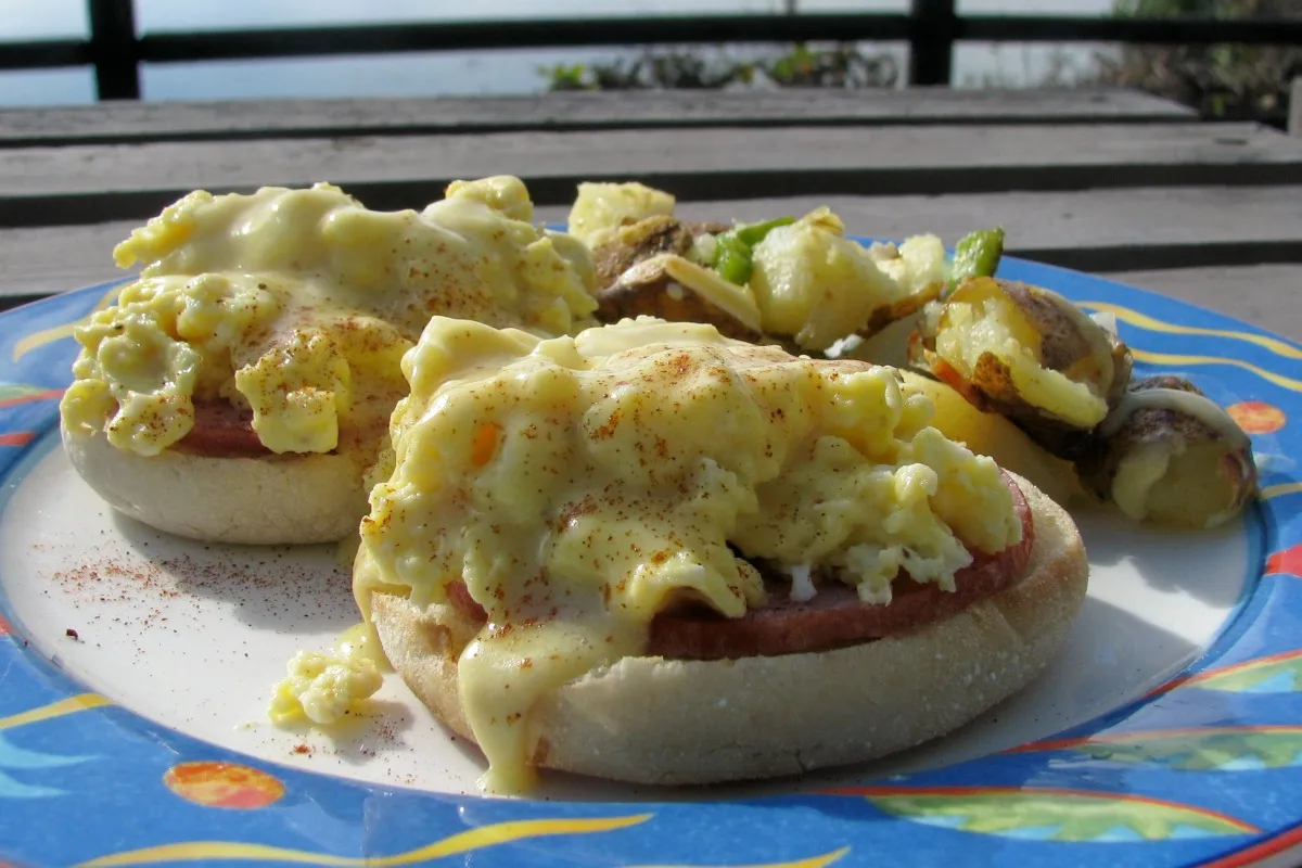 Scrambled Eggs Benedict