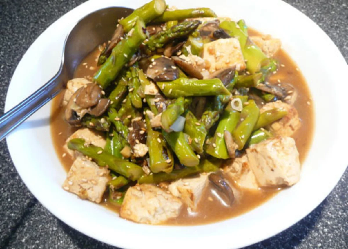 Sesame-Ginger Asparagus and Tofu Stir-Fry