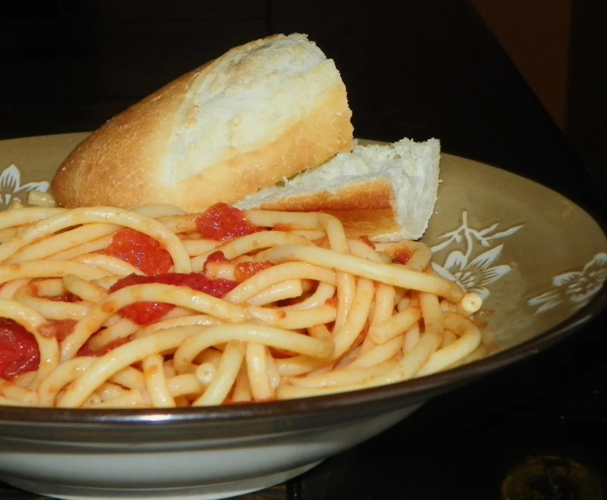 Simple Seasoned Tomato Sauce