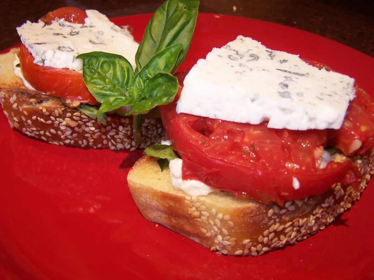 Smoked Tomato Sandwiches With Goat Cheese and Basil