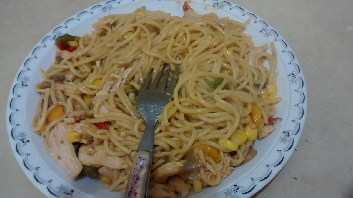 Spaghetti With Cheese, Tomato Sauce and Vegetables