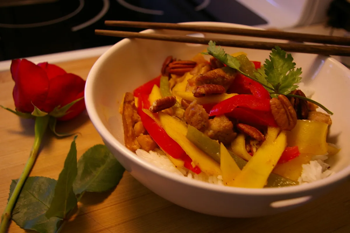 Stir-Fried Chicken With Mango and Peppers