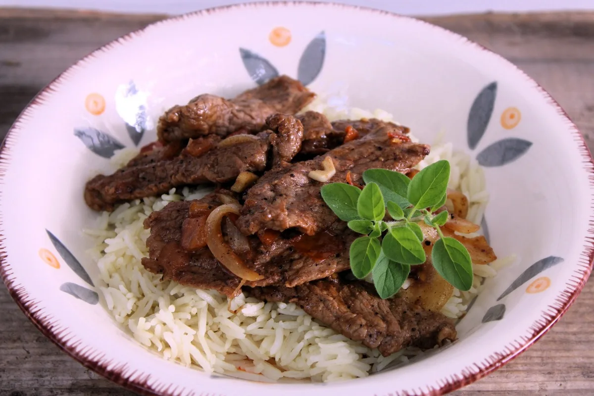 Stir-Fried Flank Steak With Tomato Onion Jam