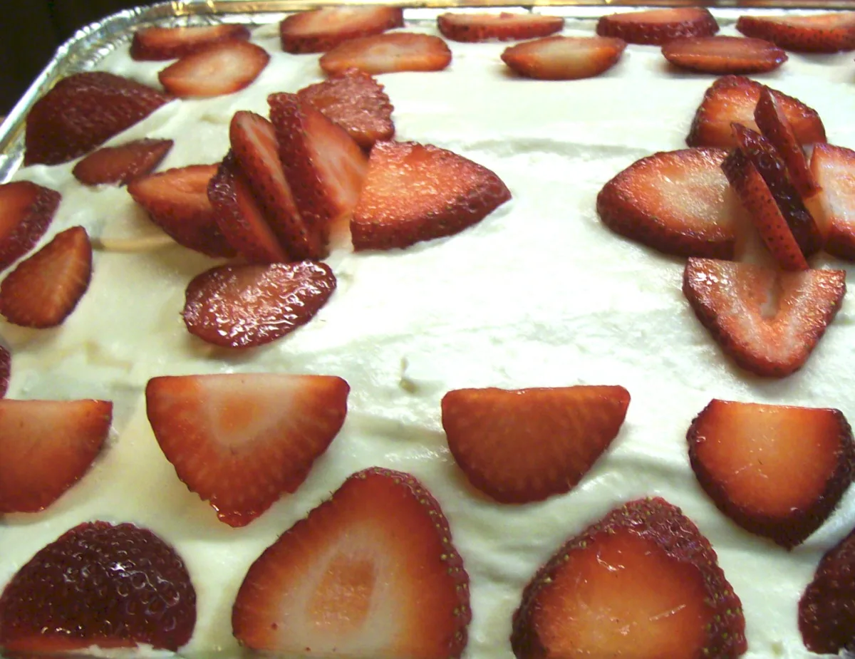 Strawberry Creamy-Dreamy Cake
