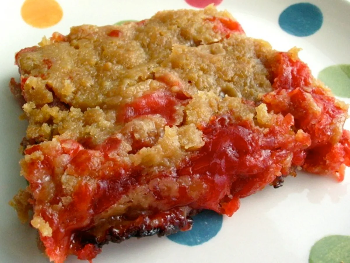 Strawberry Rhubarb White Chocolate Crisp