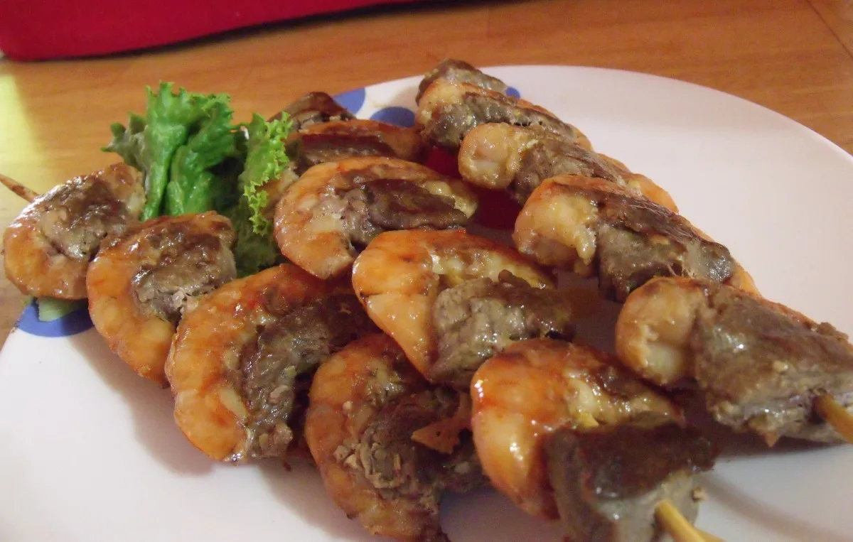 Шашлики «Surf and Turf» на барбекю