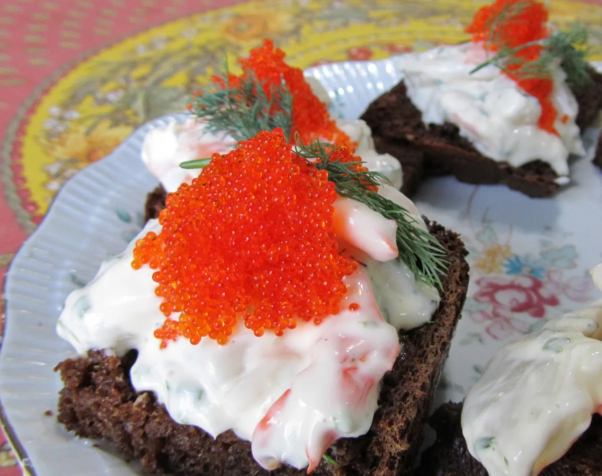 Swedish Creamy Dill Prawn Toasts With Caviar - Skagenrora
