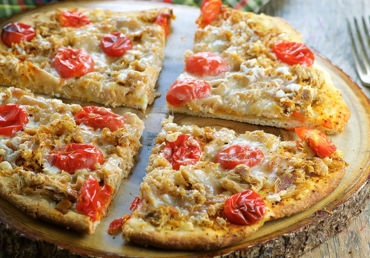 Thai Tuna and Tomato Pizza