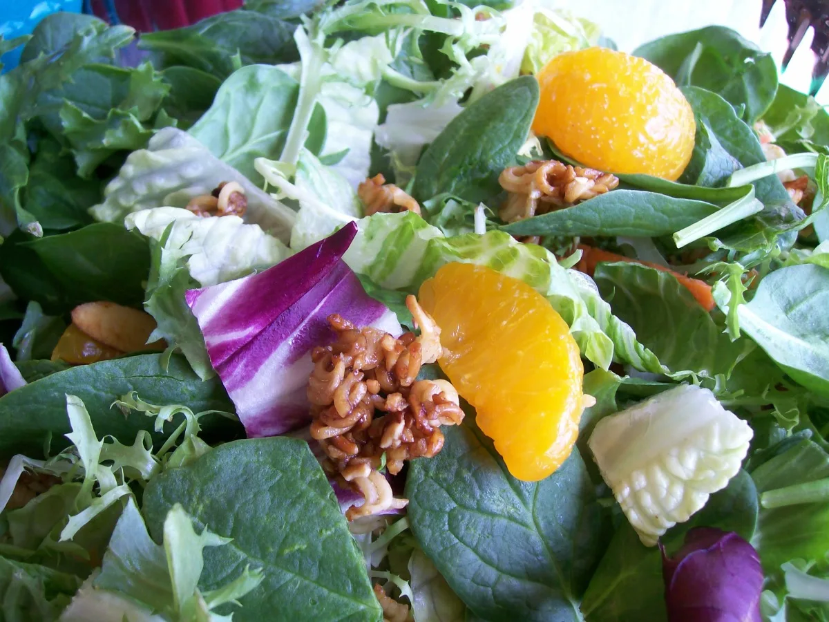 The BEST Spinach Salad