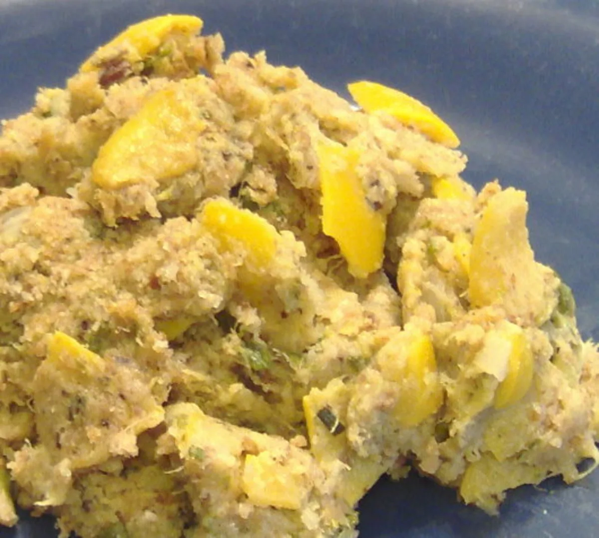 Запечений кабачок з чорними горохами