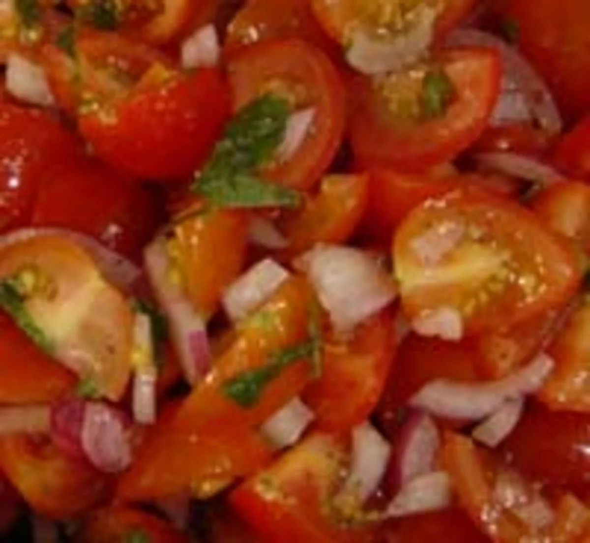 Салат з Помідорами, М'ятою та Червоним Цибулою
