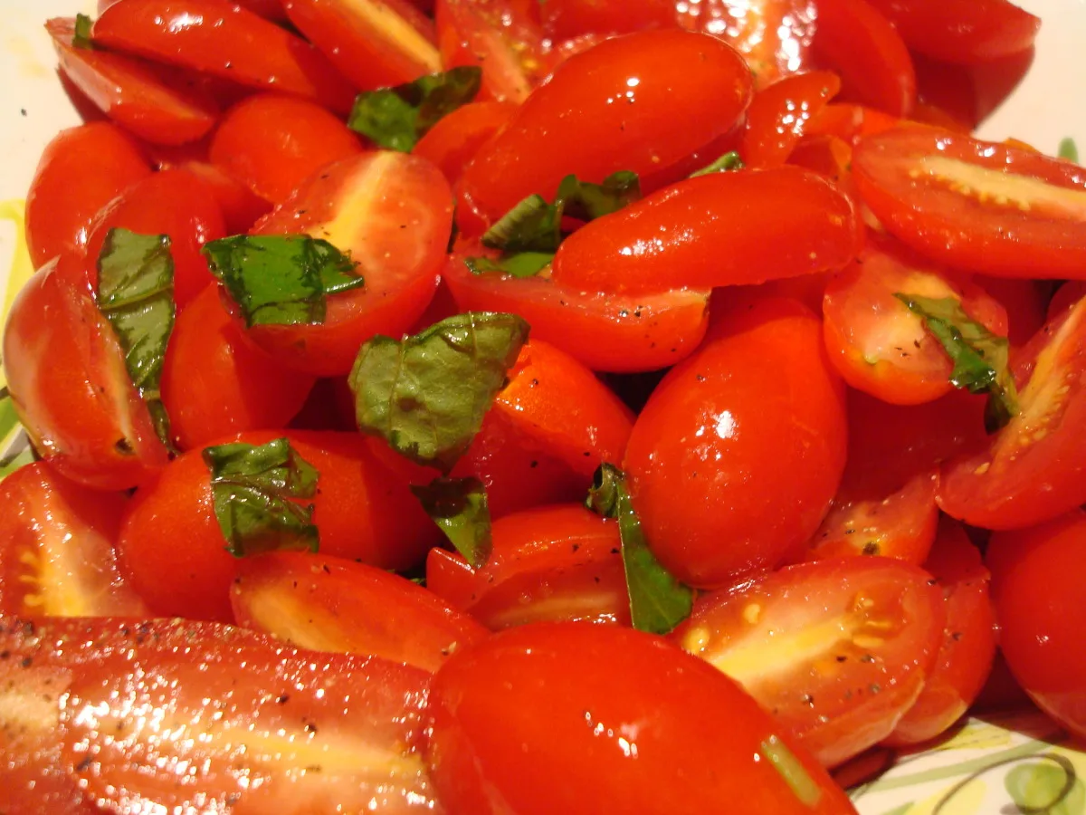 Tomato Salad With Lemon and Basil