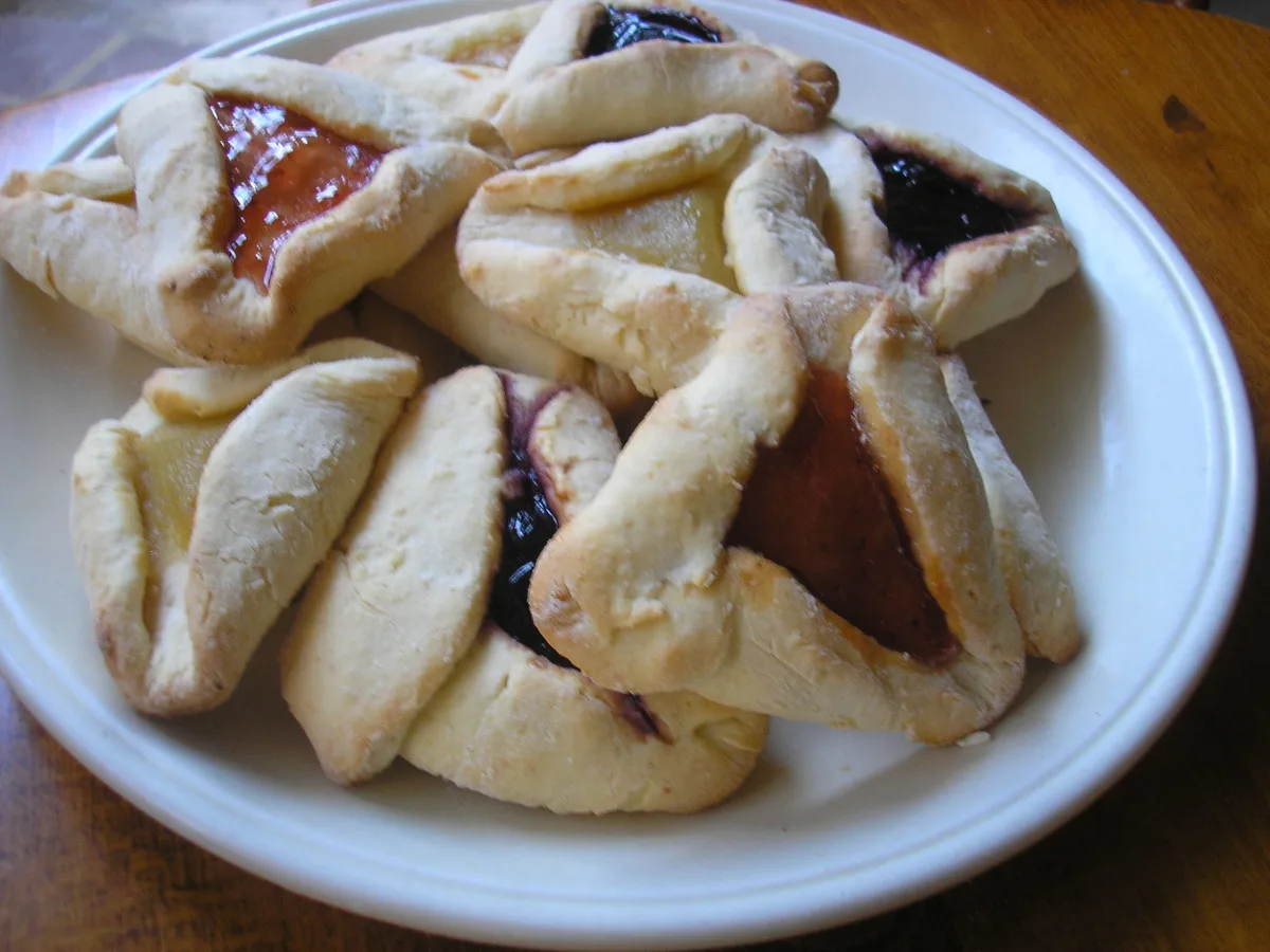 Tri Cornered Cream Cheese Cookies With Jam Filling
