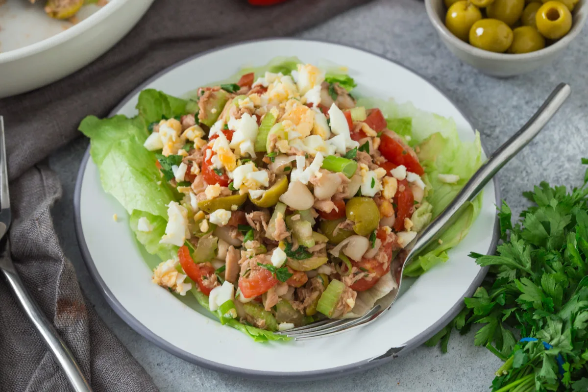 White Bean, Tuna and Tomato Salad
