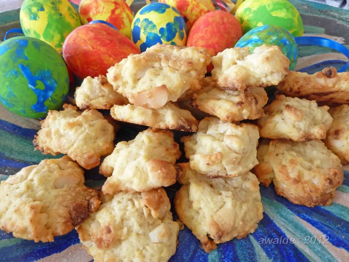 White Chocolate Macadamia Cookies