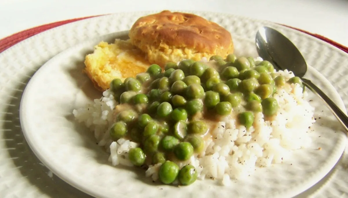 White Gravy/ Sauce With Peas