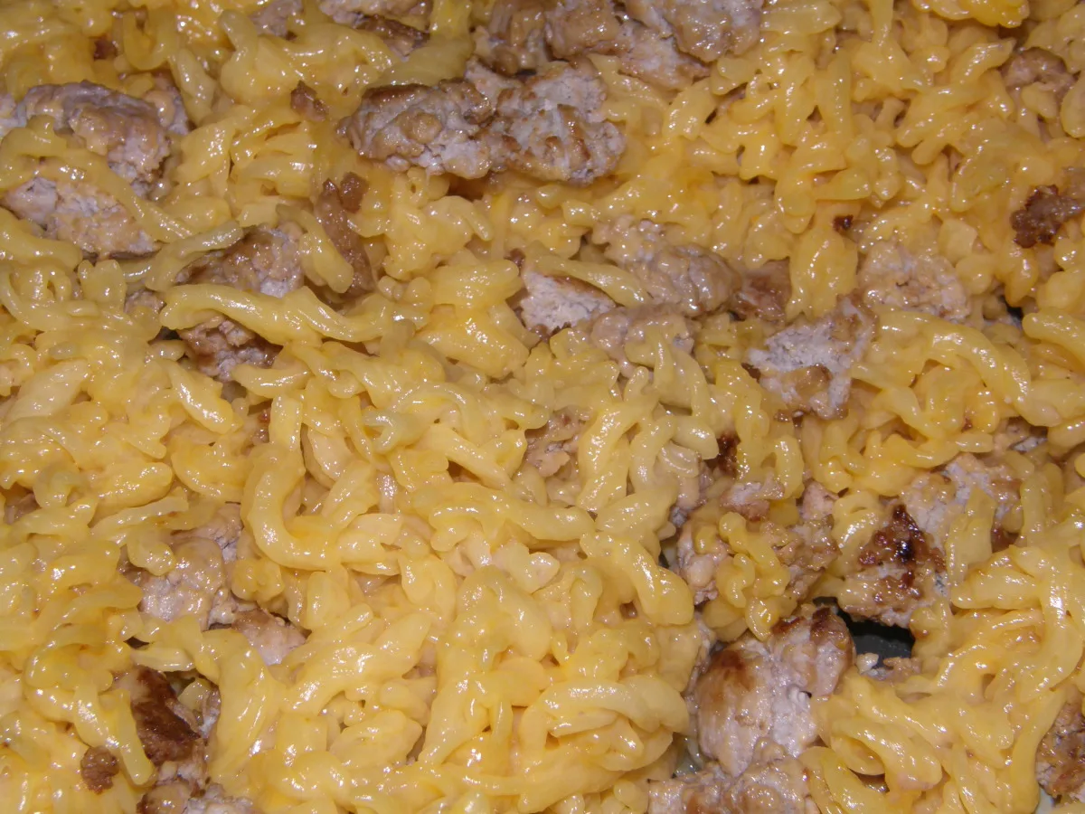 Легкі макарони з сиром і яловичим фаршем Зака