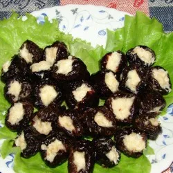 Чорнослив, фарширований сиром