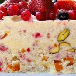 Десерт семіфредо з ягодами