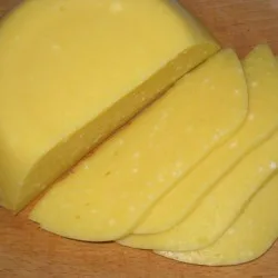 Домашній твердий сир