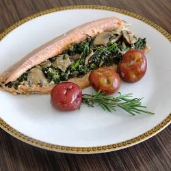 Форель, фарширована шпинатом та шампіньйонами
