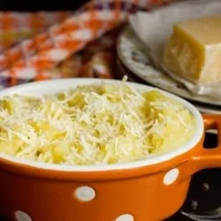 Картопляне пюре з пармезаном і мускатним горіхом