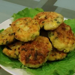 Картопляні котлети з кукурудзою і цибулею. Кулінарний рецепт пісної страви
