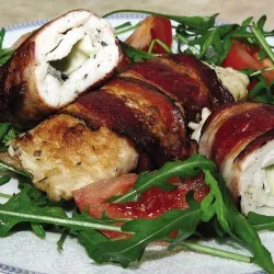 Курячі рулетики з сиром і беконом