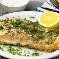 Лосось, запечений з цибулею і лимоном