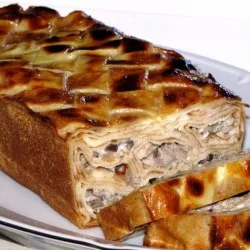 Млинцевий пиріг з м’ясом і грибами