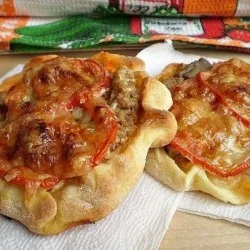 Піца з фаршем і грибами