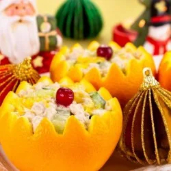 Салат в апельсиновій чашці