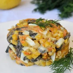 Салат з грибами і кукурудзою