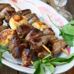 Шашлик з курячих сердечок з грибами