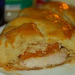 Свинина з курагою, запечена  в тісті