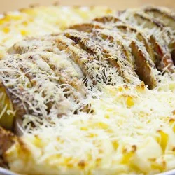 Свинина, запечена з яблуками і пюре