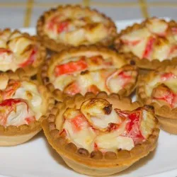 Тарталетки з крабовими паличками