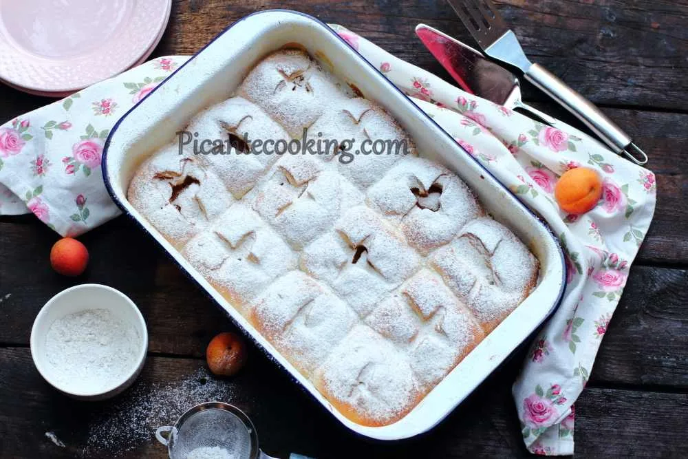 Булочки з абрикосами та кардамоном