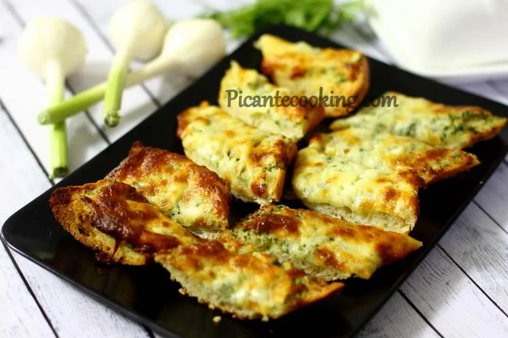 Часниковий хліб з сиром