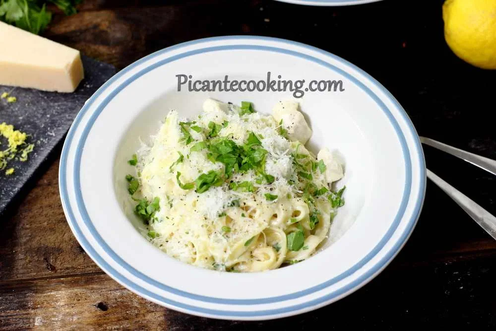 Фетучіні Альфредо з куркою (Fettuccine Alfredo con Pollo)