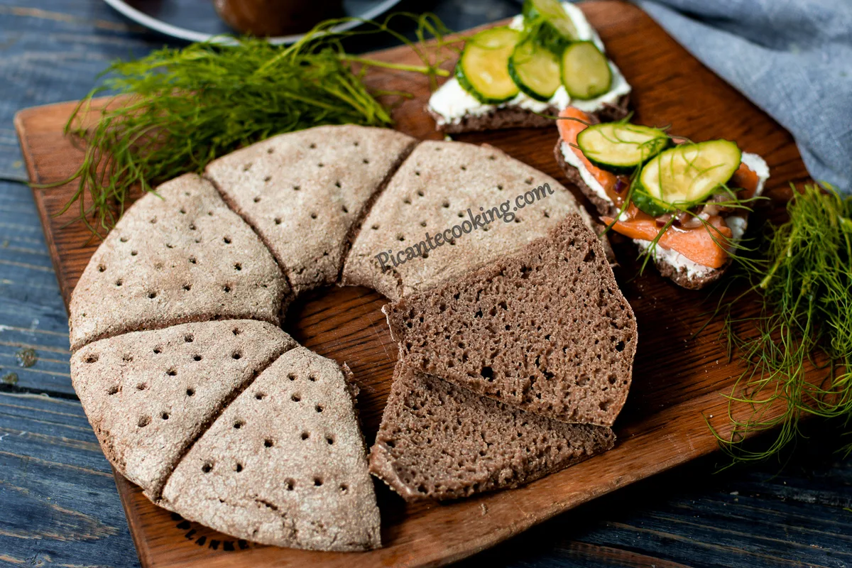 Фінський житній хліб з діркою (Ruisreikäleipä)