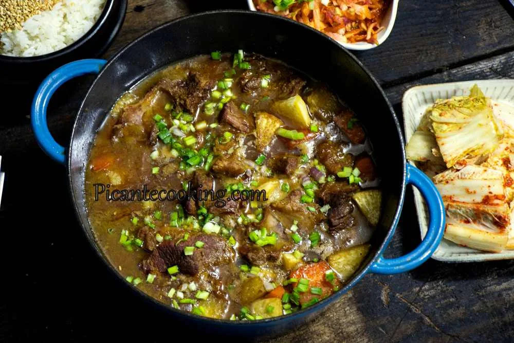 Корейські тушковані яловичі ребра (Galbi jjim)