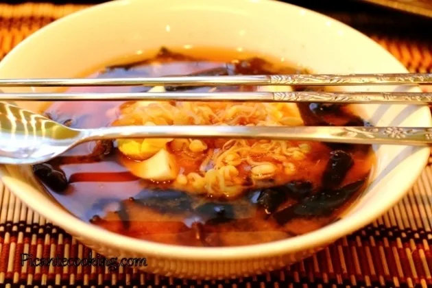 Корейський місо-суп (Doenjang Chigae) з водоростями