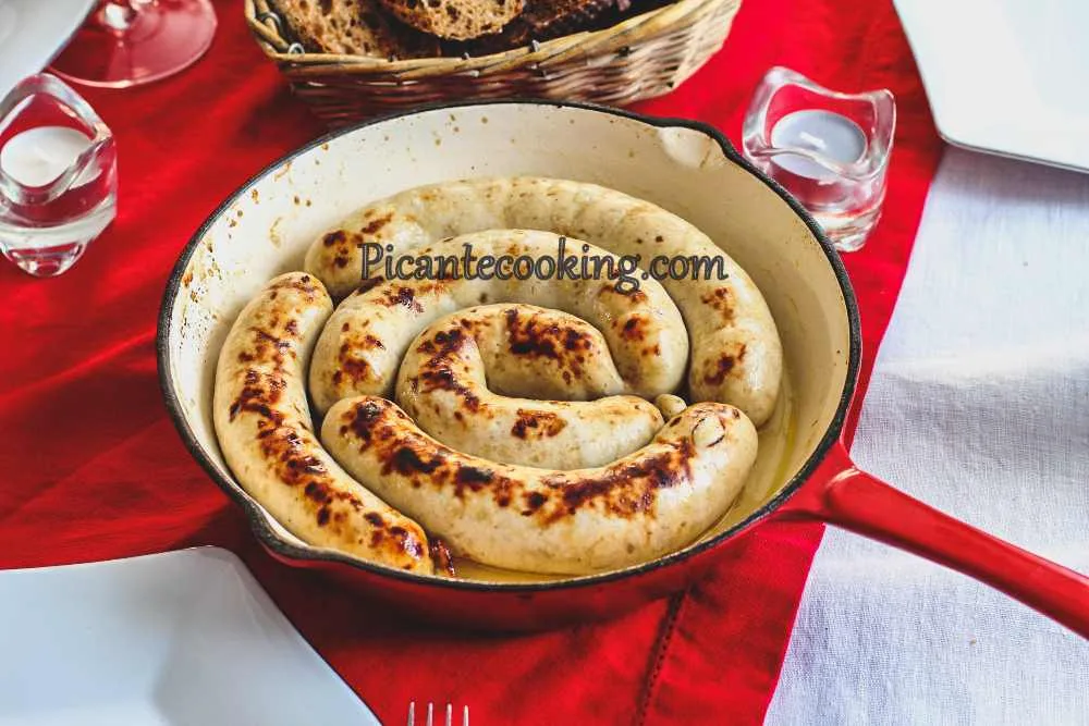 Курячі ковбаски з яблуком