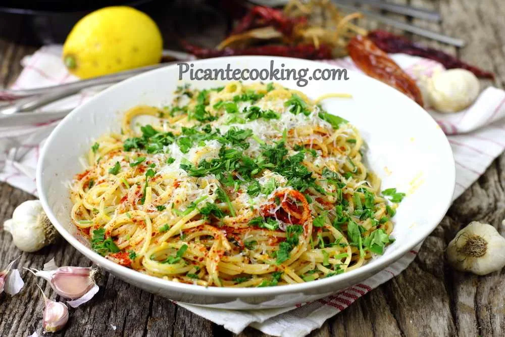 Макарони з часником та оливковою олією (Pasta aglio e olio)