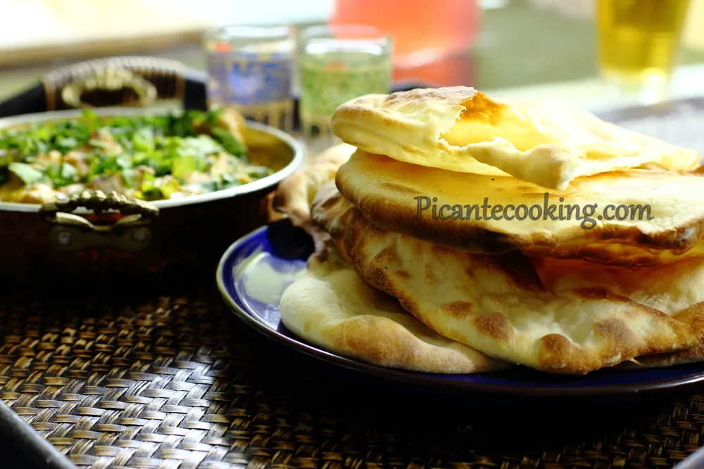 Наан - індійський плоский хліб (Naan)