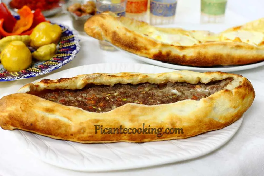 Піде з бараниною (Pide kiymali)